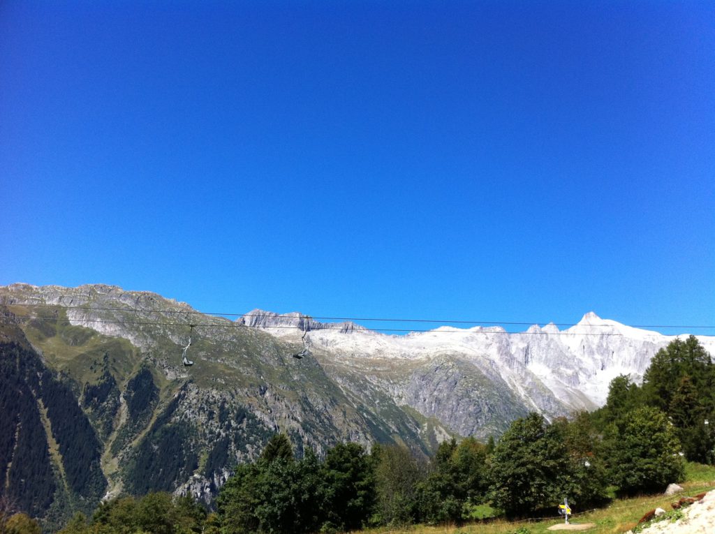 Bergtoppen in de zomer